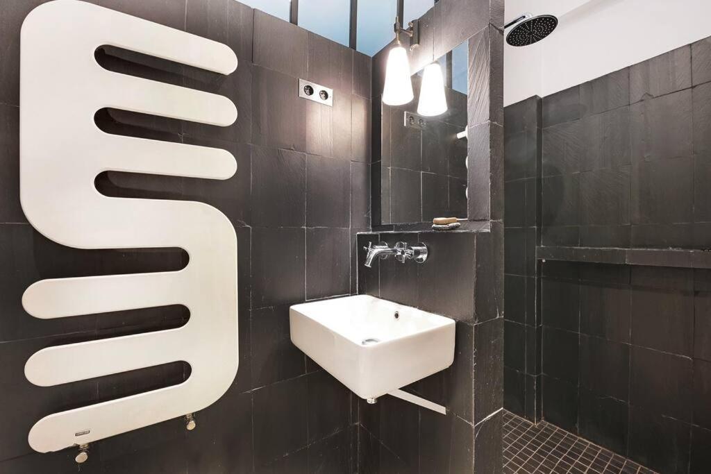 Spacious Vintage Duplex Flat - Gare Du Nord Parijs